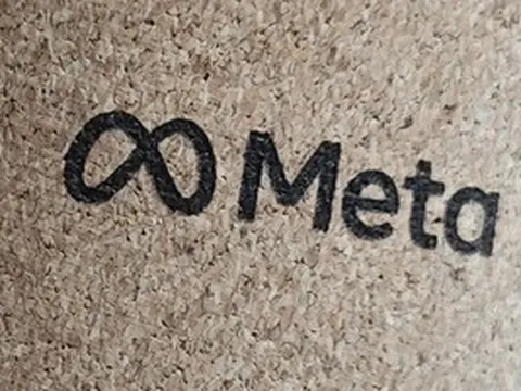 Apple tính thêm 30% phí dịch vụ quảng cáo trên Facebook, Instagram