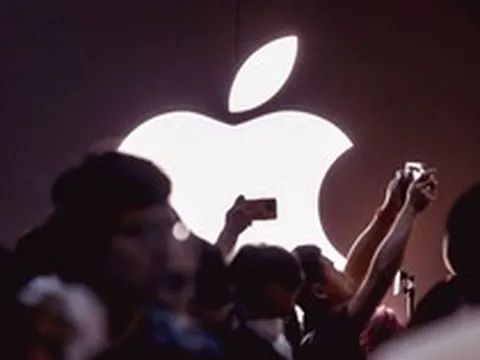 Apple ‘ngáo’ AI hay cả thế giới đang bị CEO Tim Cook dắt mũi: BigTech đổ 700 tỷ USD đầu tư nhưng nhà sản xuất iPhone lại chỉ thuê 1 tỷ USD mỗi năm