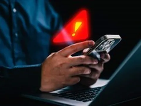 Công an cảnh báo: Lập tức ngắt kết nối mạng, khôi phục cài đặt gốc và đổi mật khẩu ngân hàng, Zalo trên thiết bị sạch khác khi cài phải ứng dụng này