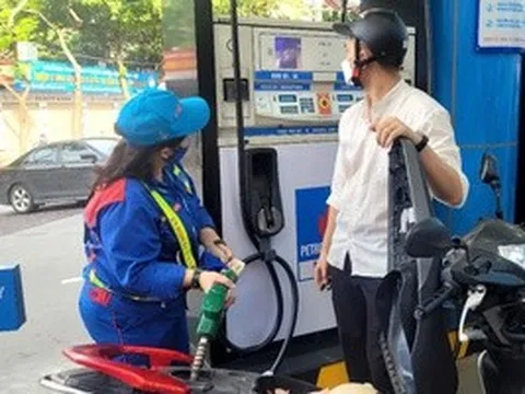 Giá xăng dầu giảm mạnh, dầu diesel giảm gần 2.000 đồng/lít