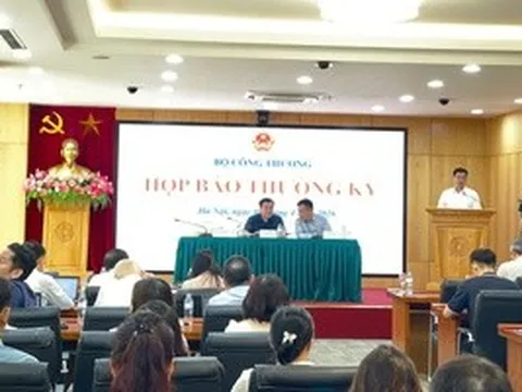 Bộ Công Thương nêu lý do vì sao điều hành giá xăng dầu vào nửa đêm?