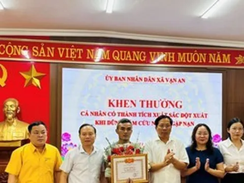 Người đàn ông cứu sống người mẹ ôm con nhảy cầu tự tử: Bị thương vẫn cố gắng cứu người