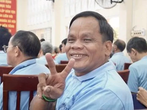 Hình ảnh đầy xúc động của người khuyết tật trong ngày đặc biệt