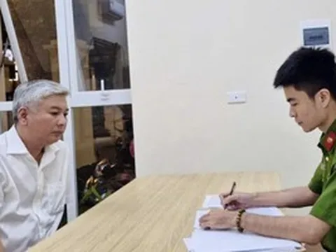 Tạm giữ hình sự tài xế xe sang Mercedes tạt đầu, đấm tài xế taxi