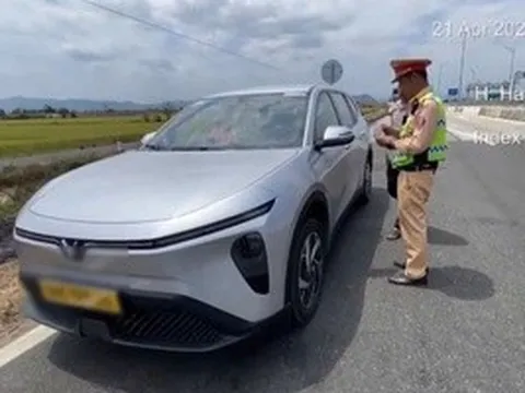 Không bằng lái vẫn chạy 103 km/h trên đường cao tốc, tài xế nhận “cái kết đắng”