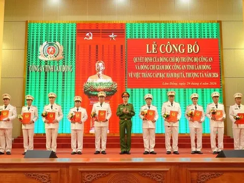 Thăng cấp bậc hàm cho 98 cán bộ chủ chốt Công an Lâm Đồng