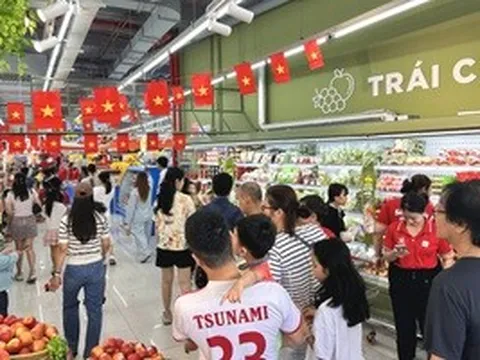 Dòng người đổ về siêu thị, trung tâm thương mại mua sắm