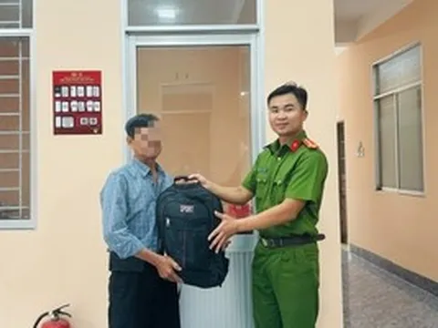 Người đàn ông ở Tây Ninh nhặt được balô chứa nhiều vàng, tiền