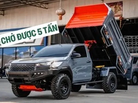 Toyota Hilux 'lột xác' thành xe ben mà không cần cắt xẻ: Chở tới 5 tấn, có cả cần cẩu tự bốc hàng