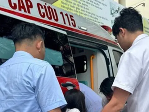 Xuồng gặp sự cố trên vịnh Hạ Long khiến 15 người rơi xuống biển, 3 người bị thương