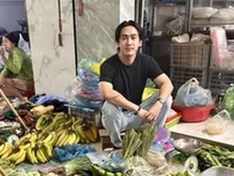 Nam thần có gương mặt tuyết đối điện ảnh gần 50 tuổi đi bán quán ăn ở Phường Bàn Cờ, TP.HCM