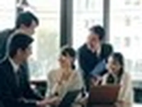 Nhân viên đi làm 490 năm mới kiếm được lương bằng sếp làm 1 năm