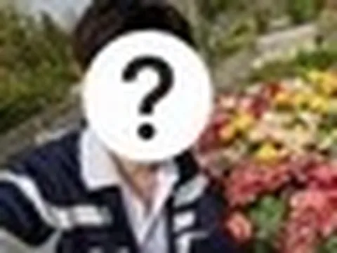 Từ bỏ hào quang showbiz, "Đệ nhất mỹ nam cổ trang" vạn người mê nay hì hục... bới đất nhặt giun giữa biệt thự tại Thượng Hải