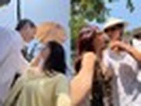 Có cặp sao Việt hẹn hò không ai biết, bị "bắt tại trận" ở bãi xe mới chịu công khi 7749 ảnh tình tứ