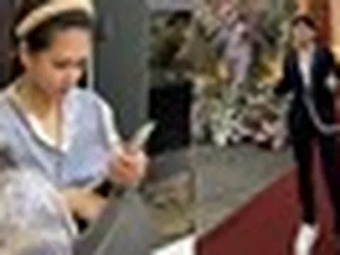 Nam ca sĩ Việt đình đám một thời đi hát về khuya vợ vẫn đợi, thu sạch tiền "không sót một cắc"