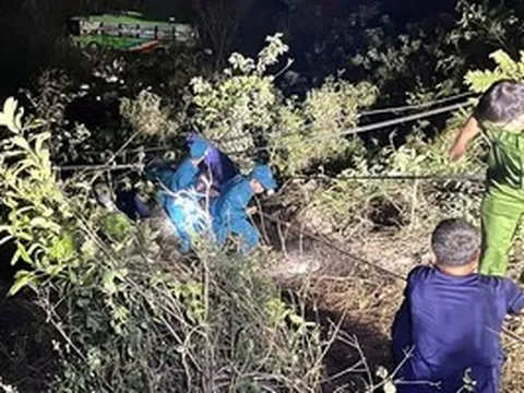 Xác định nguyên nhân xe tải tông khiến xe khách rơi xuống vực sâu 40 m