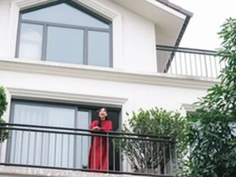 "MC đẹp nhất VTV" nghỉ việc ngay khi cưới thiếu gia kém tuổi: Ở biệt thự trắng xa hoa, hạ sinh quý tử cho gia tộc