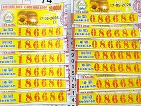 Trúng xổ số miền Nam, nhiều người ở TPHCM, Tây Ninh và Cà Mau đổi thưởng ngay