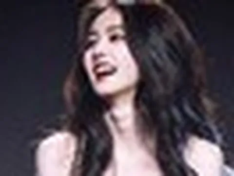 Mỹ nhân có nụ cười vô duyên nhất showbiz không biết xấu hổ à?