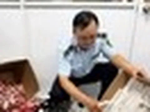 TPHCM đột kích nhiều kho hàng, thu giữ hàng nghìn sản phẩm '3 không'