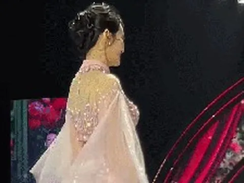 Nữ NSƯT mang bầu 6 tháng vẫn có trai tán, kết hôn 24 năm cả nước không biết mặt chồng