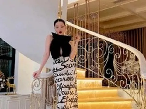 Mỹ nhân showbiz yêu "hồng hài nhi" kém 12 tuổi: Sống đời "nữ hoàng", ở biệt thự trắng sang trọng và đắt đỏ