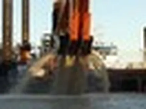 89 khối bê tông khổng lồ nặng 73.500 tấn chìm xuống nước, dự án hơn 200.000 tỷ đồng lập kỷ lục mới