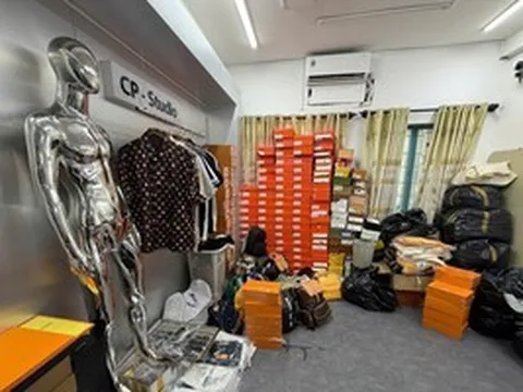 Phát hiện lượng lớn hàng giả nhãn hiệu nổi tiếng tại TPHCM