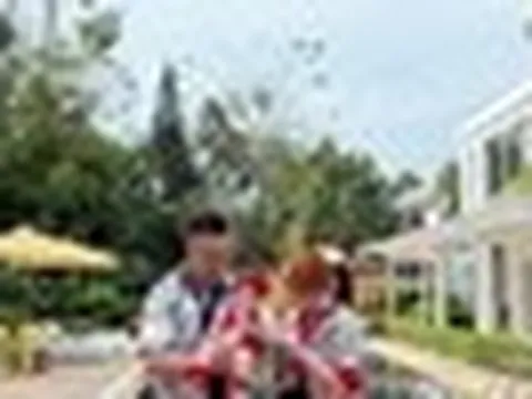 Nam nghệ sĩ Việt kết hôn với vợ đại gia kém 16 tuổi: Sở hữu biệt thự sân vườn hoành tráng, đẹp như resort 5*