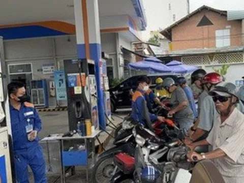 Ngày đầu bán xăng E10 toàn quốc: Người dùng phản ứng ra sao?
