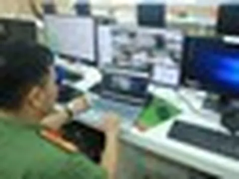 Công an Hà Nội thử nghiệm thiết bị mới để phát hiện vi phạm giao thông, lấn chiếm vỉa hè, đổ rác trái phép