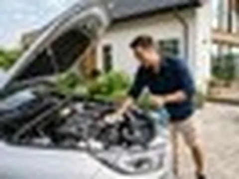 Cách tự vệ sinh khoang máy ô tô tại nhà