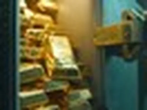 Đột kích căn nhà của 1 cựu sĩ quan tình báo, cơ quan chức năng quốc gia này phát hiện 303 thỏi vàng trị giá 40 triệu USD, nhưng bí mật đằng sau mới đáng chú ý
