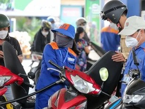 Giá xăng dầu đồng loạt giảm, dầu diesel rẻ hơn gần 1.000 đồng/lít