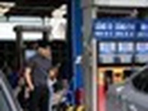 Vòng quanh Hà Nội và TP.HCM: Loạt cây xăng vẫn bán song song xăng E5 cùng E10