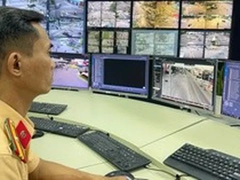 CSGT TPHCM số hóa giúp người dân dễ nộp phạt giao thông qua điện thọai