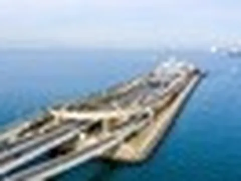 Phát hiện 197 cọc bê tông khổng lồ được cắm xuống đáy biển, gấp rút thi công một siêu dự án 230.000 tỷ đồng