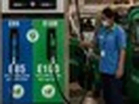 Việt Nam vừa phổ cập xăng E10, một quốc gia châu Á đã chính thức thông qua nhiên liệu E100, chạy gần như hoàn toàn bằng cồn