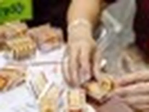 Giá vàng lao dốc mạnh