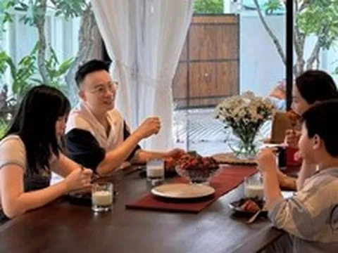 Rời penthouse sang biệt thự 500m² ngoại ô, nam nghệ sĩ Việt tìm thấy “kho báu” đáng giá hơn tiền bạc