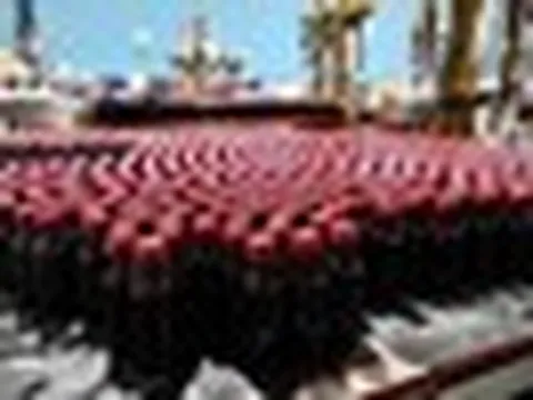 Một thiếu tướng chỉ huy cuộc đột kích, tóm gọn đường dây sản xuất siro ho giả, tịch thu gần 140 nghìn chai thuốc