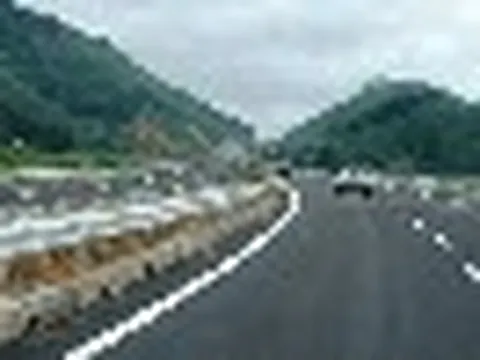 Phát hiện 1 chiếc xe làm từ “đồ chơi” chạy trên đường với tốc độ lên tới 111 km/h