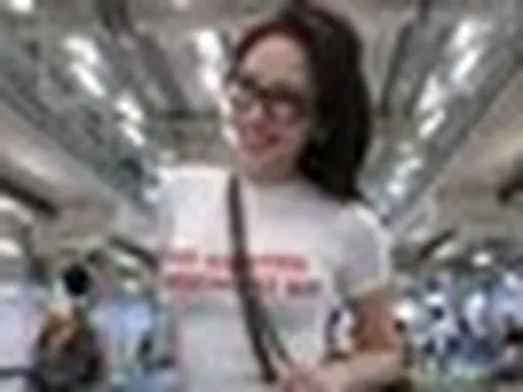 Tóc Tiên trở về Mỹ với mẹ sau 6 tháng ly hôn