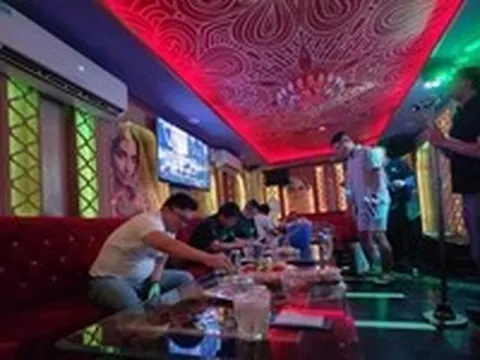 Hàng quán ‘mơ hồ’ phí bản quyền âm nhạc tính theo diện tích