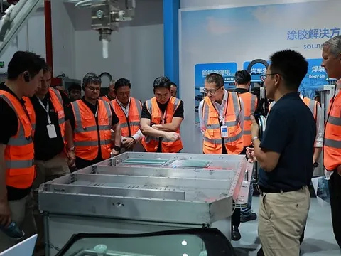 Ban lãnh đạo toàn cầu của KUKA đến thăm Centron để trao đổi kỹ thuật về sản xuất lắp ráp thông minh