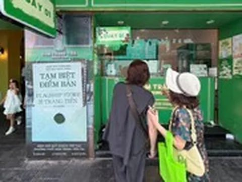 Hé lộ lý do cửa hàng Kem Tràng Tiền đóng cửa