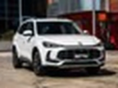 SUV "ăn xăng như ngửi" đời mới sắp ra mắt Việt Nam, đi 100km chỉ mất 5L, đấu Yaris Cross