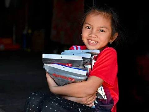 UNIQLO tặng áo ấm trước thềm năm mới cho người dân tại Quảng Trị