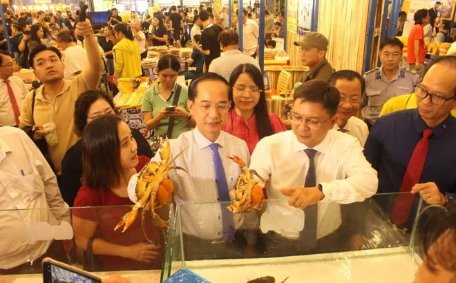 Khai mạc Lễ hội ẩm thực cua Cà Mau với 100 gian hàng đặc sản