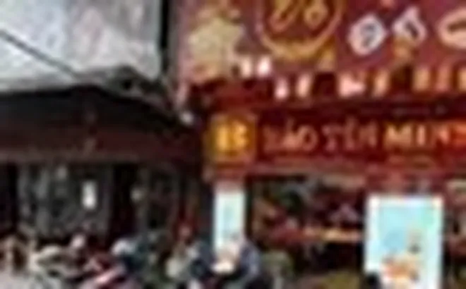 Cảnh tượng lạ trên 'phố vàng' Hà Nội